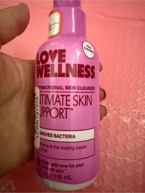 Intimate Skin Support Antimicrobial Cleanser - Pink